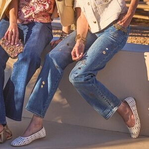 CHICO’S NWT 2.5 / Women’s 14 Embellished Cropped Jeans • Seashell Sequin Denim